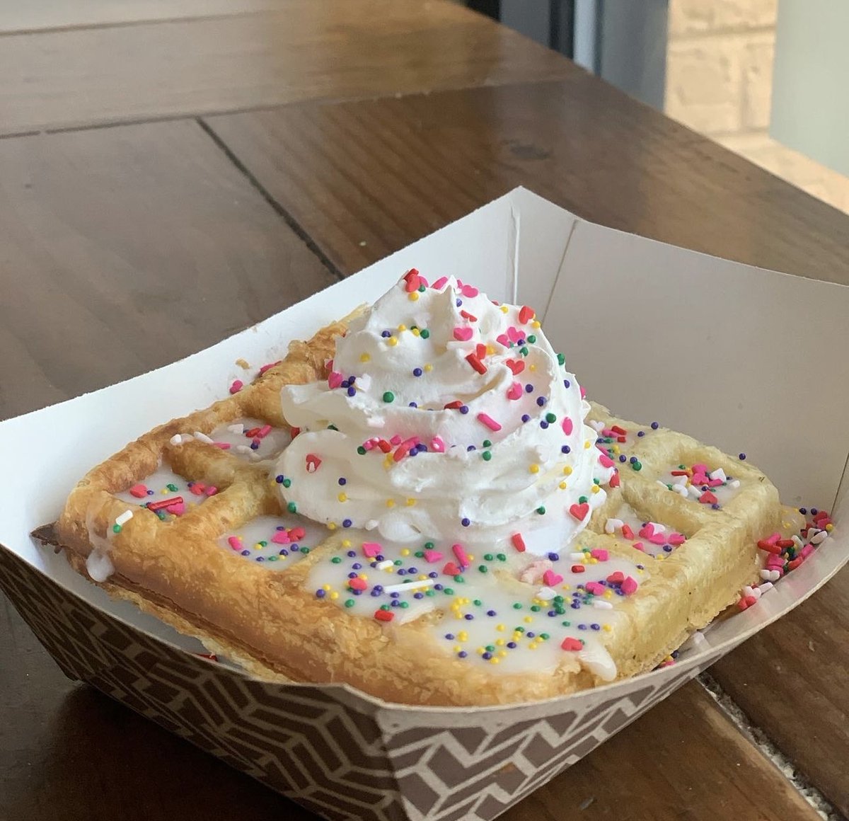To celebrate their anniversary, @ironpaffles has these delicious specials today! $13 lobster rolls, chicken and paffles cupcakes and a vegan cookie dough filled paffle... WOW😍 Happy Anniversary, @ironpaffles!✨️🎉