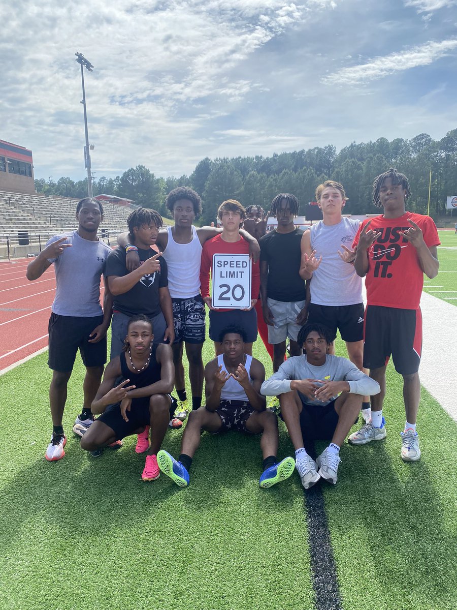 UsryBrian's tweet photo. Harlem High School Track 20+MPH Club.  #Trackdawgs https://t.co/myTmT6IWz3