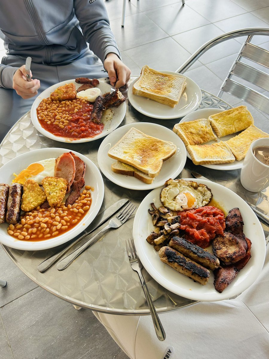 #Britishfood students have loved making full English 🏴󠁧󠁢󠁥󠁮󠁧󠁿 breakfasts this week. Learning how to time a meal 🥘