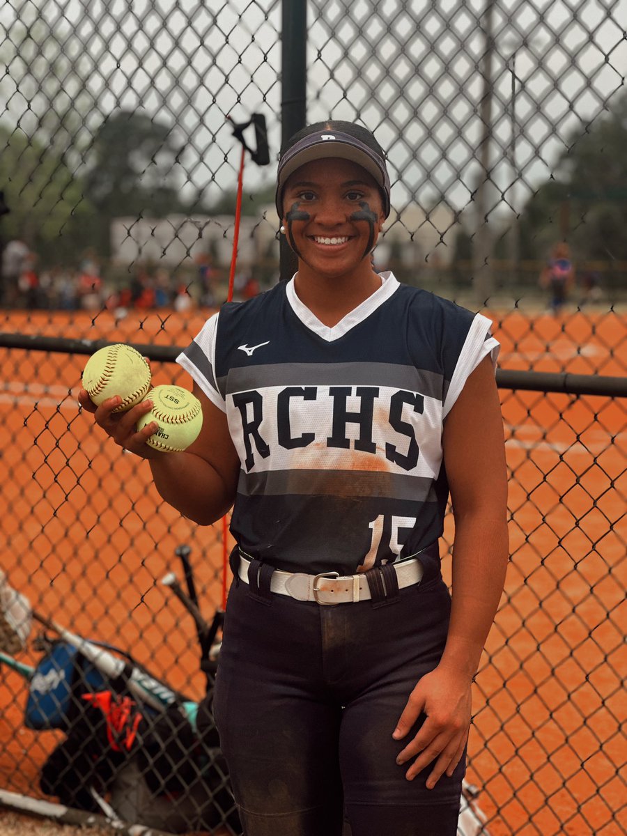 TaleeSims15's tweet image. Last night my girls and I got the Dub and I went 2-for-3, 2 💣’s, 3 RBIs, 3R. 
@Coach_T_Bradley @coach_d_neely @SBCoachSav @BamaStateSB 
￼