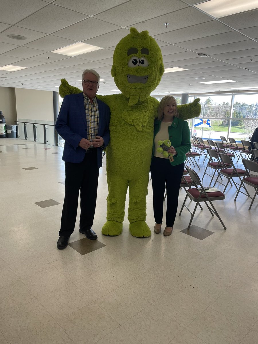 Today we unveiled the new naming of the Bedford 4 pad as the Greenfoot Energy Center. This is great news for the HRM Community. Partnerships like this show how business and local government can work together for community @hrmlovelace @TimOuthit