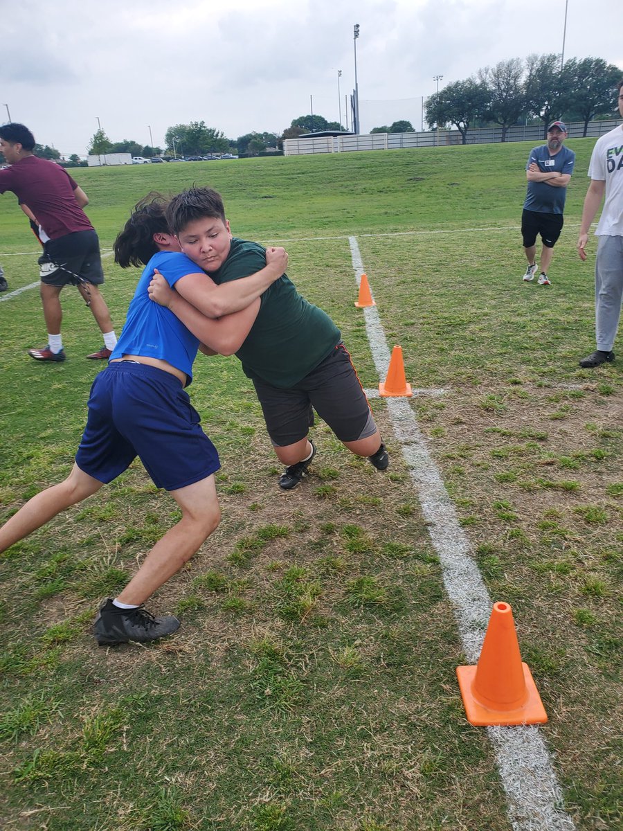 Great turnout by our 8th graders last night at the skills session!  Skill work, 7 on 7, and the lineman challenge led by the upper classmen was fun to watch!  See you next week!