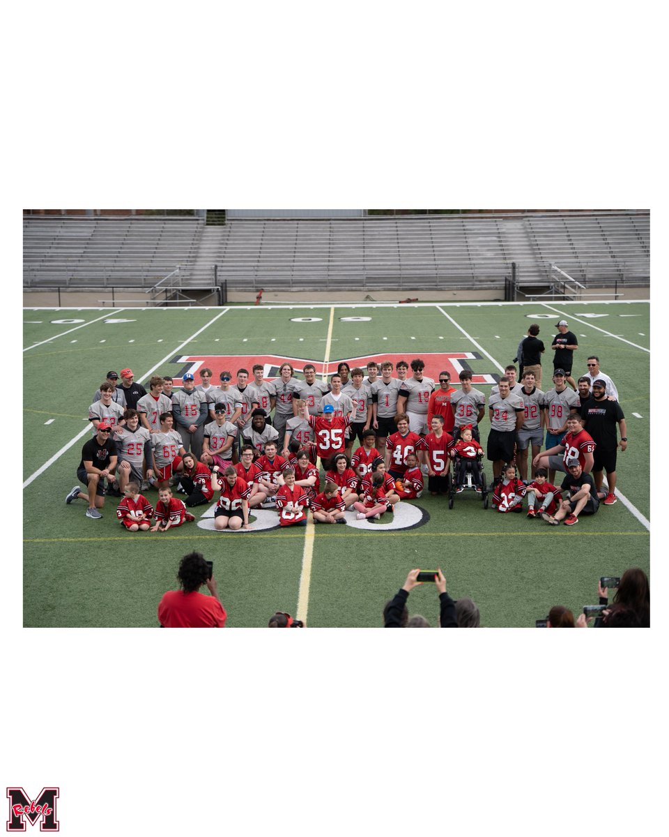 Community 🤝 Football

Last night we hosted our 4th annual Maryville Football Experience. One of our favorite nights of the year as we get to give back to the school community that supports us in so many ways.

#GoRebels | #MaryvilleMentality