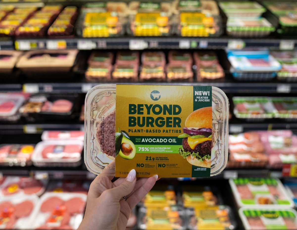 Our new Beyond Burger and Beef are now available nationwide across the US! It's made with avocado oil, has 20% less sodium than the previous version, and it has a gold label that makes you go 'ooooooo'. My boss said I could say the last part