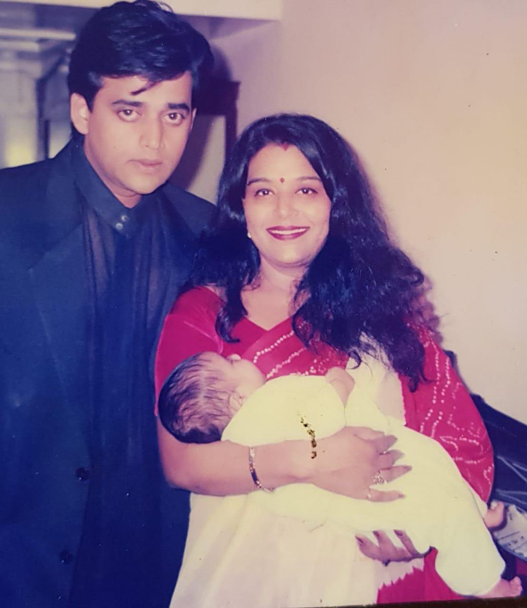 mrgaurav_tiwari's tweet photo. Ravi Kishan with his daughter #Shinova whom he doesn’t want to accept now. https://t.co/Lrc3qMsBP4