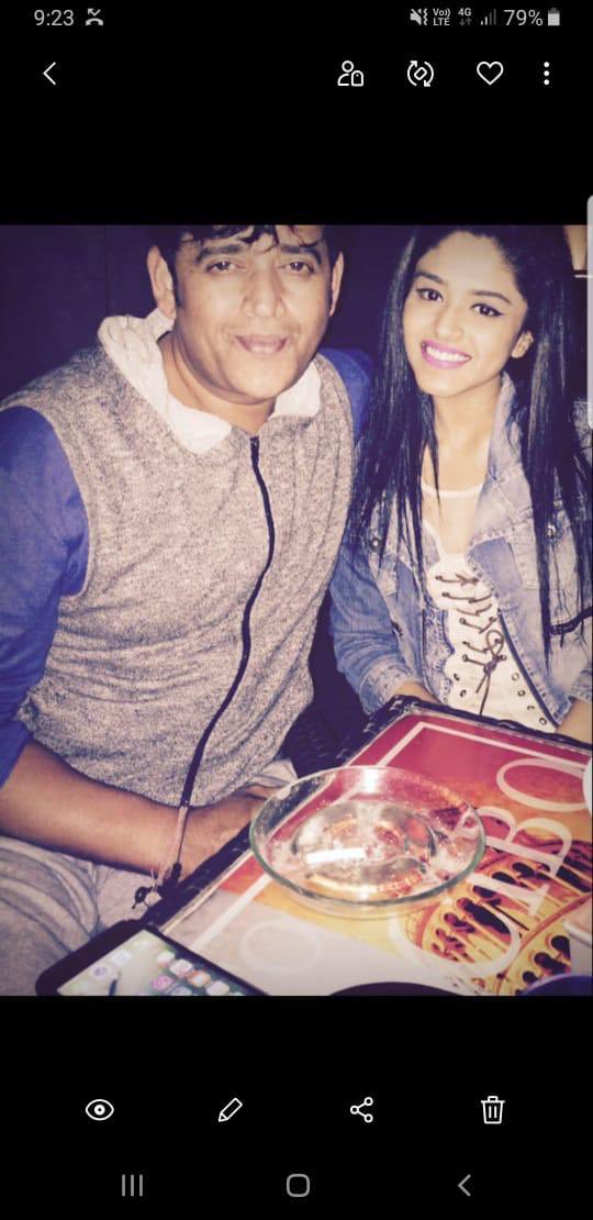 mrgaurav_tiwari's tweet photo. Ravi Kishan with his daughter #Shinova whom he doesn’t want to accept now. https://t.co/Lrc3qMsBP4