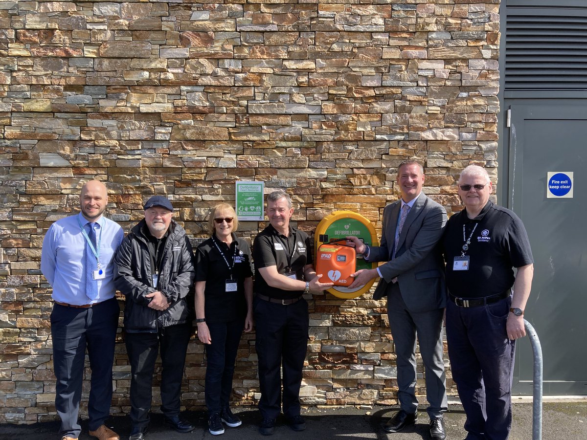 Delighted to welcome the amazing team of volunteers from St John Scotland who delivered CPR and Defib training to our S3 Fullarton students. We also now have another Defib located at the PE bock next to the car park #savinglivestogether #community @StJohnScot