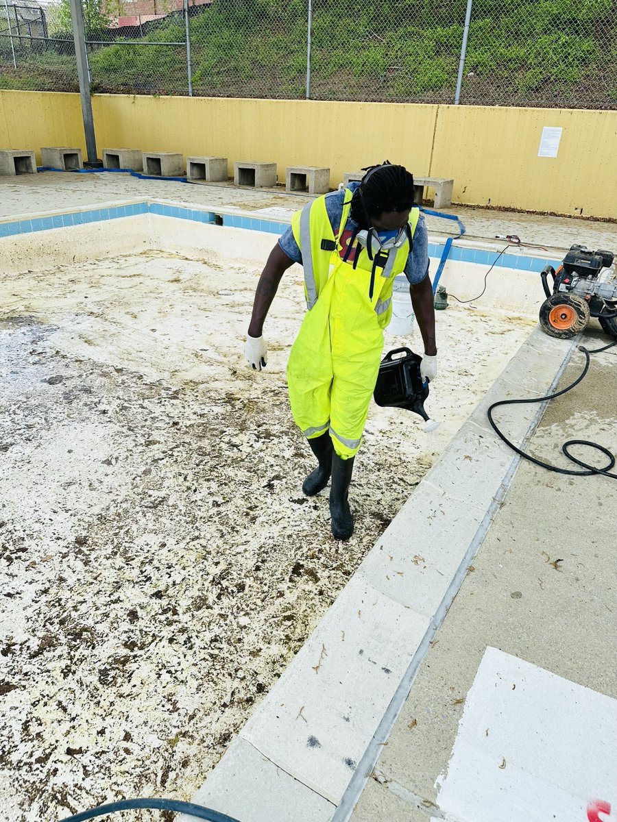 DCDGS's tweet photo. โ๏ธSummer is coming, and our crews are working hard to clear out leaves and deep clean every outdoor pool for opening day! ๐
Soon, all the pools will be sparkling clean and filledโready for residents to enjoy!
Stay tuned, DC! ๐ธUpshur Pool
#DGSAtWork #PoolReadiness https://t.co/RFywCyKSv8