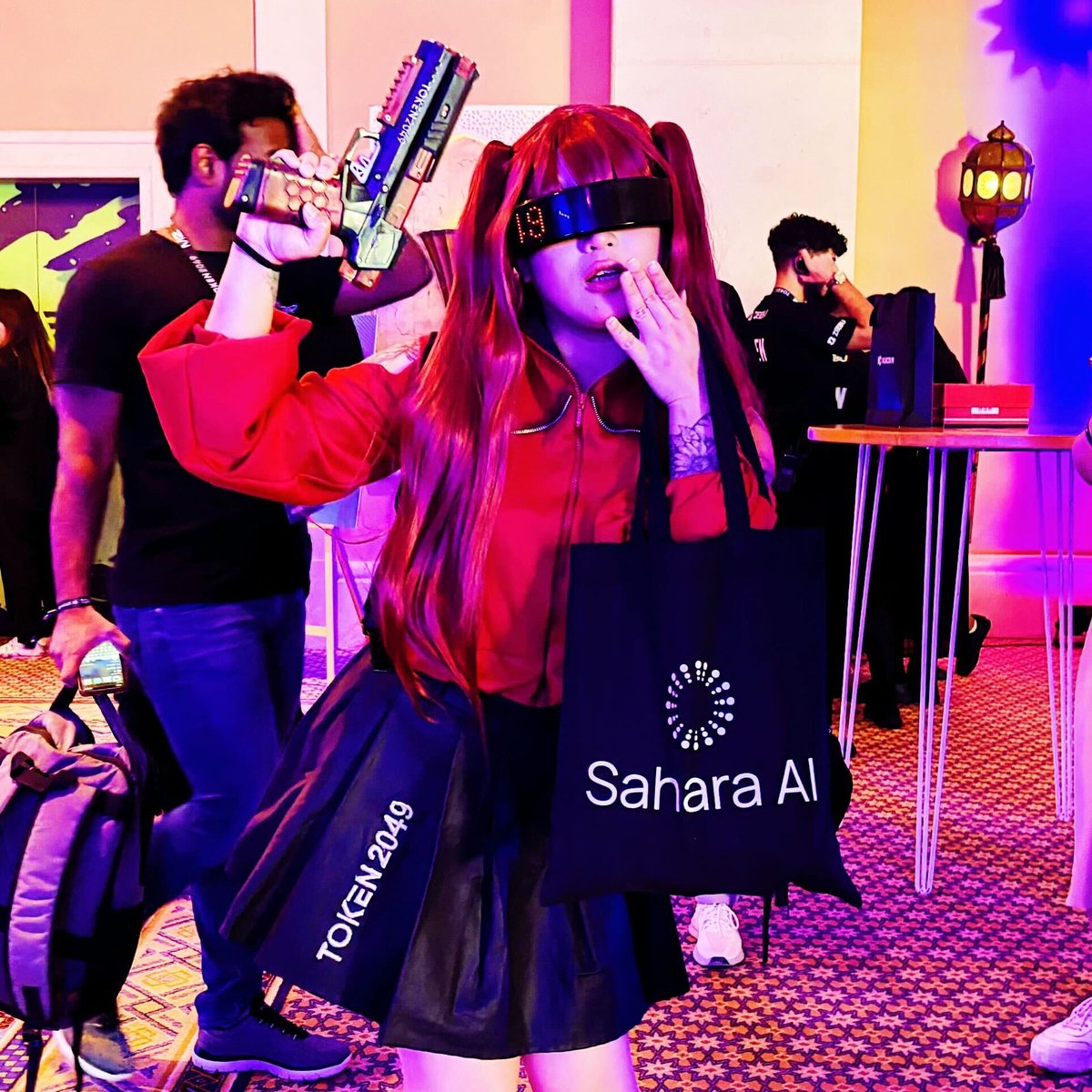 It's AI season at #token2049dubai! The local cyborg girls loved our Sahara AI tote bags! 🤖❤️👜 The Saharan sandstorm is coming to <AI \ All> Summit tomorrow, Who's ready?