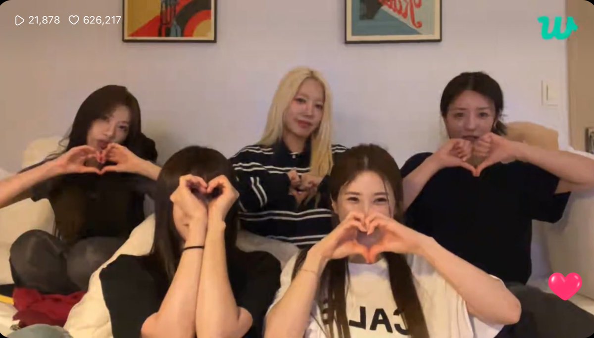 ThanksmyApink's tweet photo. 우리의 13주년을 축하해🤍
영원히 사랑해 우리 언니들🩷 https://t.co/ujalQPn5u8