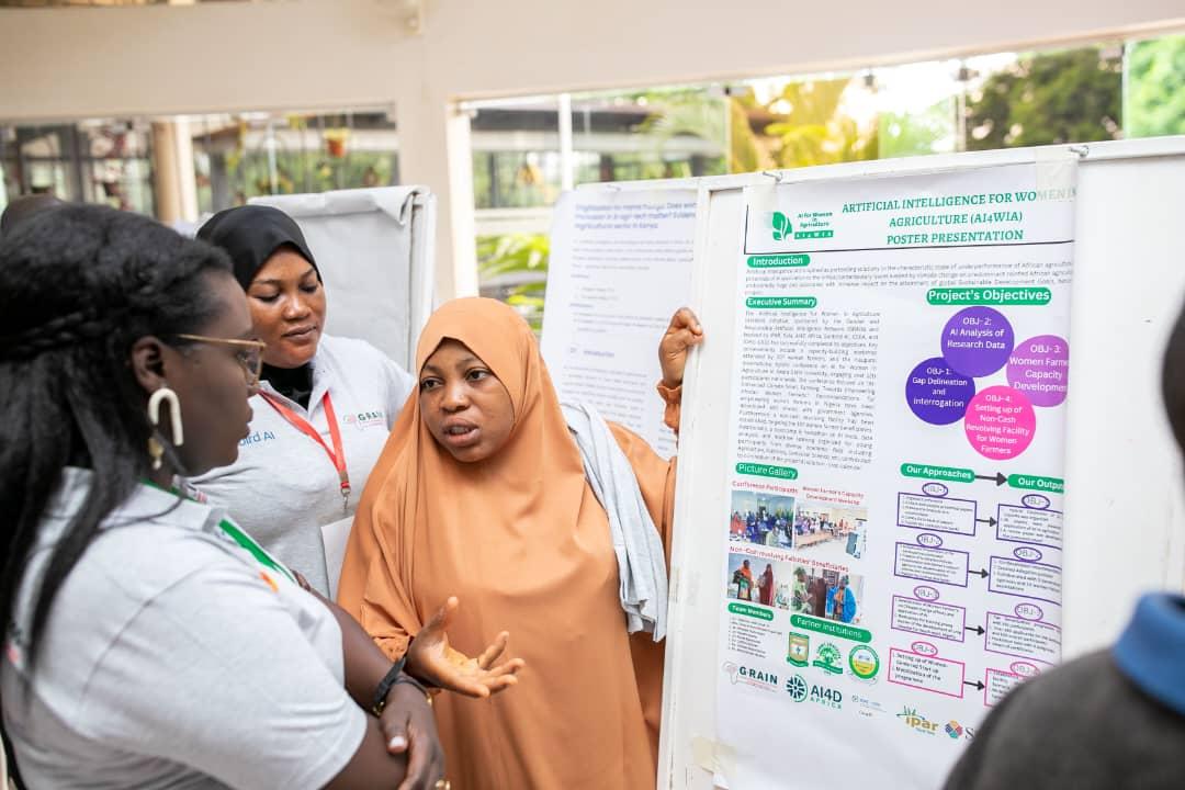 My Deputy PI talking to our project #ai4wia during poster presentation in the just concluded GRAIN workshop in Kampala @GRAINetwork @SunbirdAI @csea_afric @IPAR @summit_uni_offa @KwasuOfficial @LatifatOlatinwo