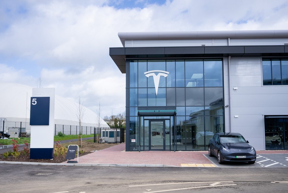 New Tesla Center in Bicester, UK 🇬🇧 → tesla.com/en_gb/findus/l…