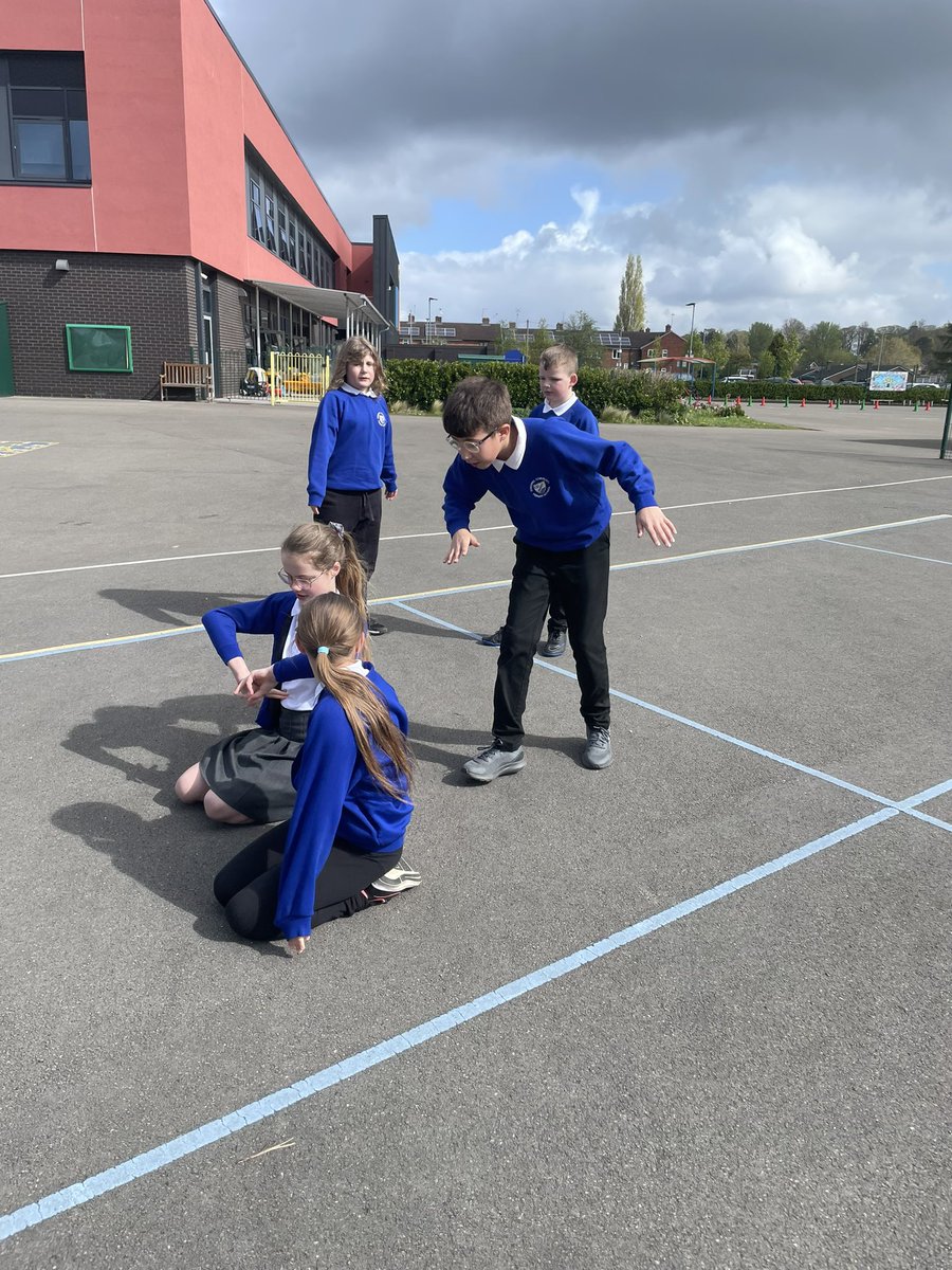 An interesting session this week with @GwkNorthWales learning all about rivers. Dinas Bran can’t wait to go on a trip down to the River Gwenfro next week. #TeamGwenfro #EthicallyInformedCitizens