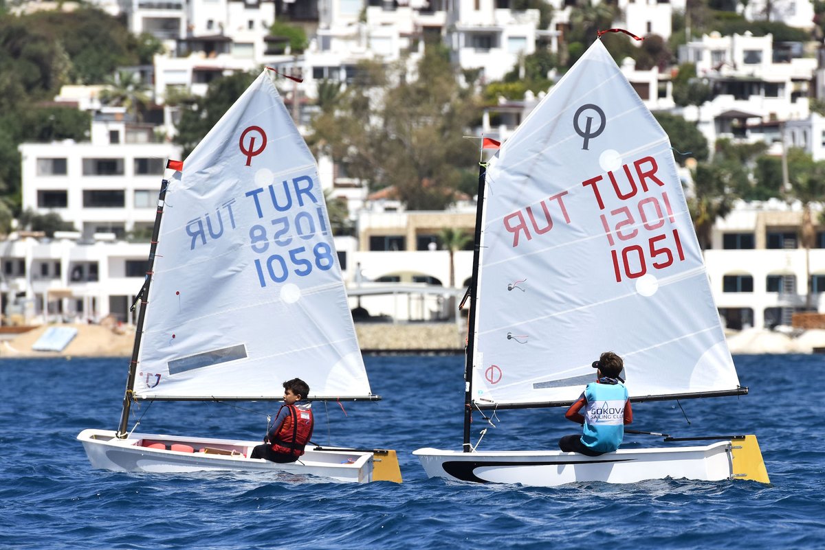 TurkiyeYelken's tweet photo. TYF Yelken Ligi 2. Ayak Optimist Junior sınıfının 3. Gün yarışları! 🌊🙌🏼⛵
#türkiyeyelkenfederasyonu #tyf #tyfyelkenligi #2024türkiyeşampiyonası #optimistjunior #optimistsailing #yalıkavakyelkenkulübü #bodrum #yalıkavak https://t.co/WU795aHqzj
