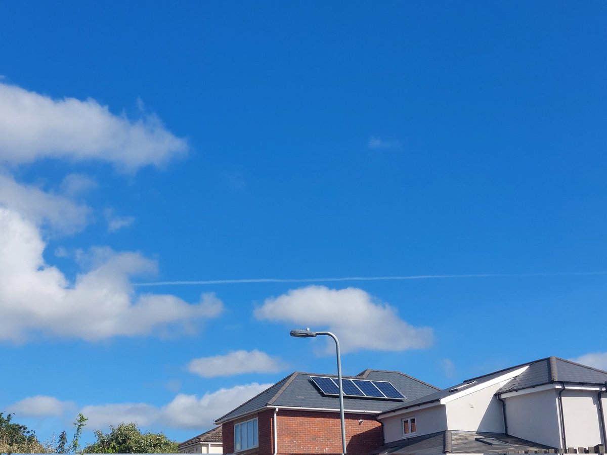 CryptoStu3's tweet photo. @RedSoxMVP @CogzLogz This morning, and this afternoon. And the sun's white, uv been taking lots of pic of it last few day, it's cold but the sun's out, Iits looking more and more likely its a artificial sun, I did a post yesterday and today about it, keep a eye on the sun guys as well. https://t.co/96FhGYJtGf