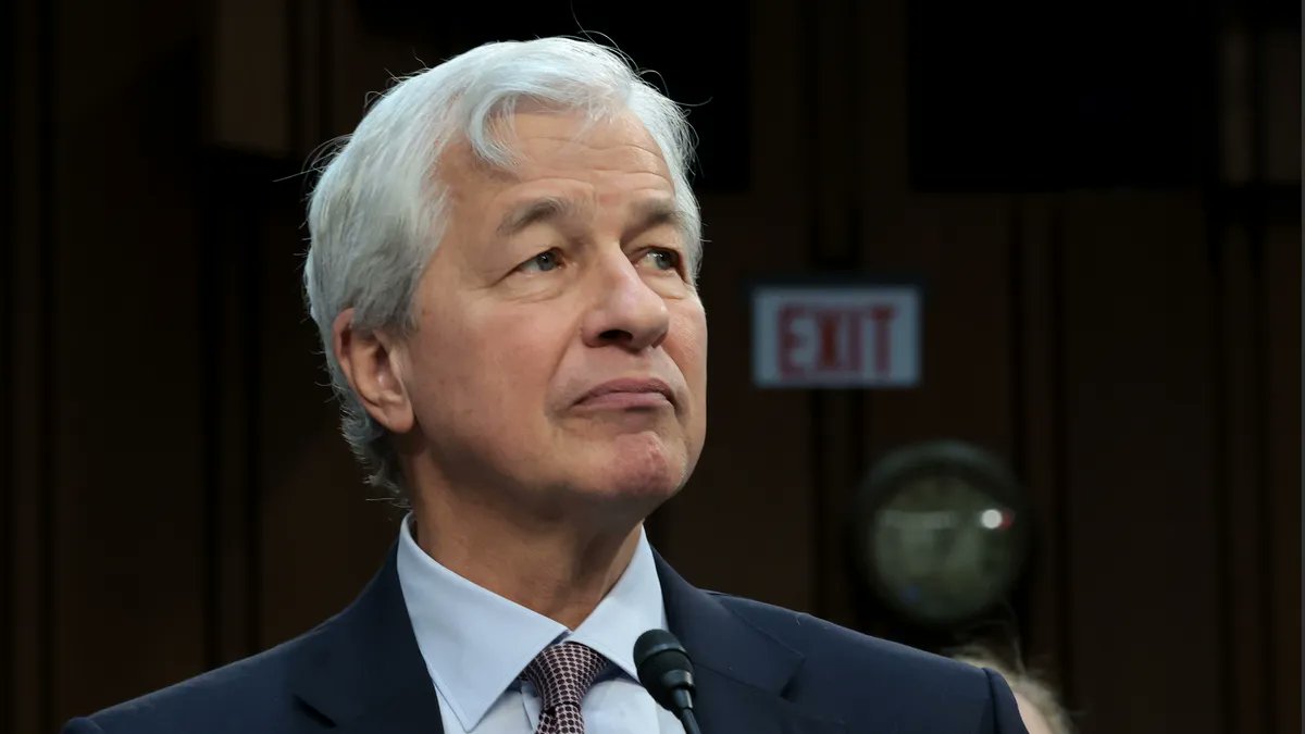 #JPMorgan’s Dimon wants more #cloud to fuel #AI, #analytics

#artificialintelligence #generativeai #financialservices #fintech #banks #banking #payments #digitaltransformation #nyfintechweek #SeamlessDXB #DubaiFinTechSummit #BackbaseEngage  

bankingdive.com/news/jpmorgan-…