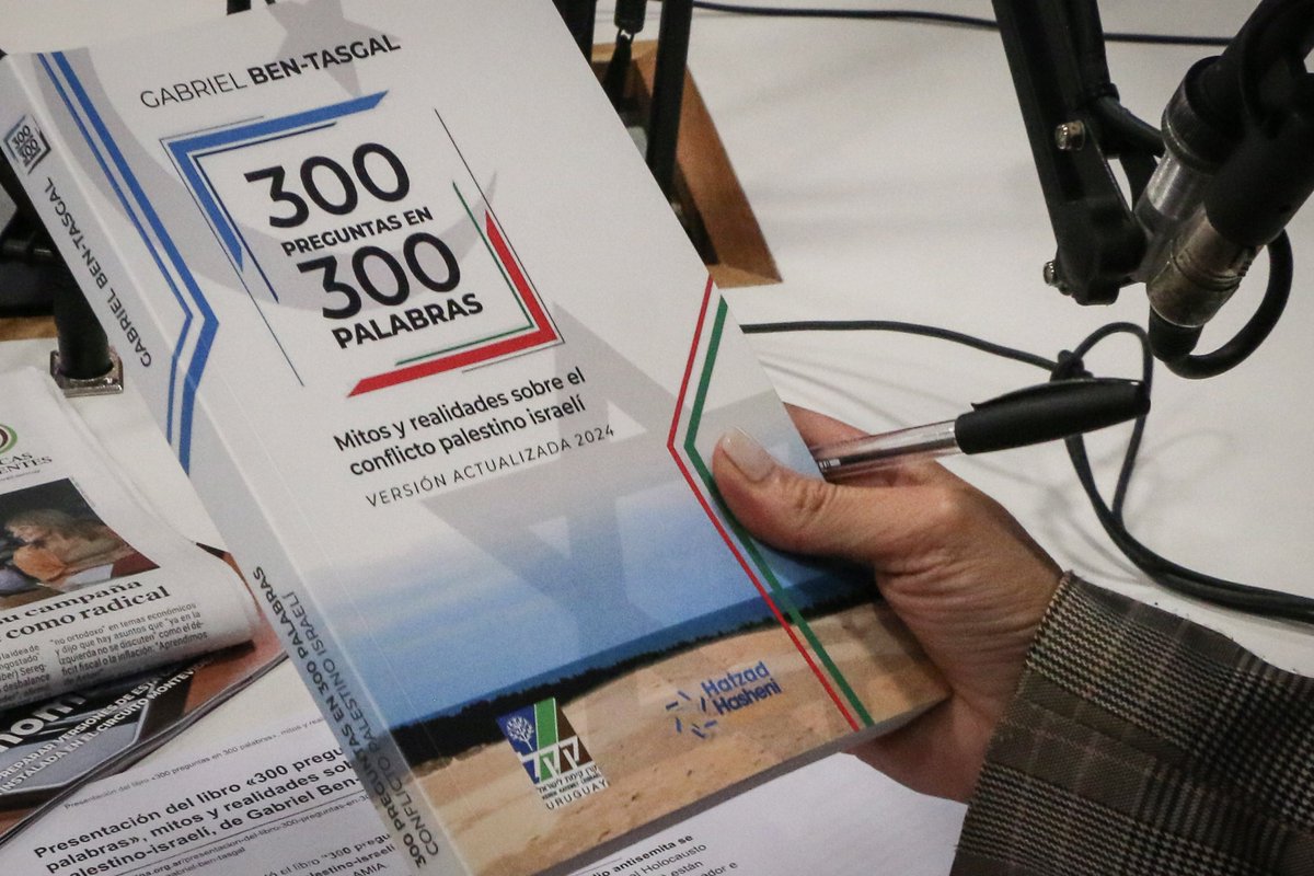 En estudios el escritor argentino Gabriel Ben-Tasgal, autor de '300 Preguntas en 300 Palabras: Mitos y realidades sobre el conflicto israelí palestino'. Venta en Uruguay en Libreria Isadora. 📻 101.9 FM 📲 azulfm.com.uy