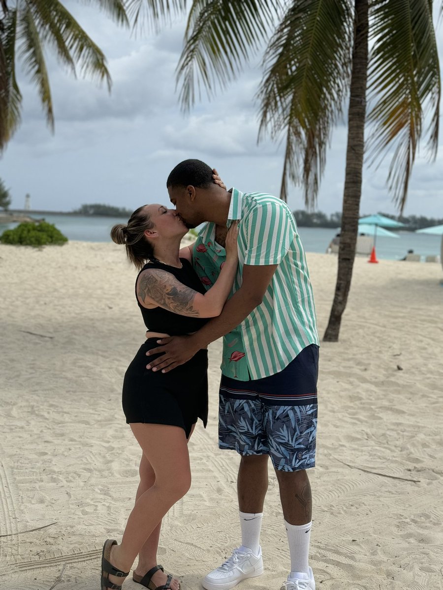 Kaegillespie's tweet photo. If you don’t hear from me… just know life is thriving 🥰 https://t.co/Od7F1nAfp8