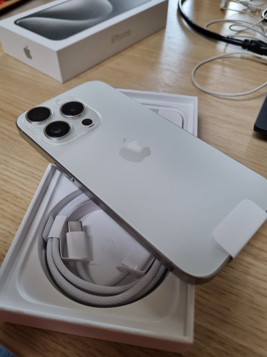 AmberSoni's tweet photo. Time to retire old iPhone8, unboxing 
iPhone15pro. 

iPhone4 = used for 5.5 yrs 
iPhone6 = used for 3 + yrs
iPhone8 = used for 5.5 yrs
iPhone = Endurance ! https://t.co/tAT05Z5tYr