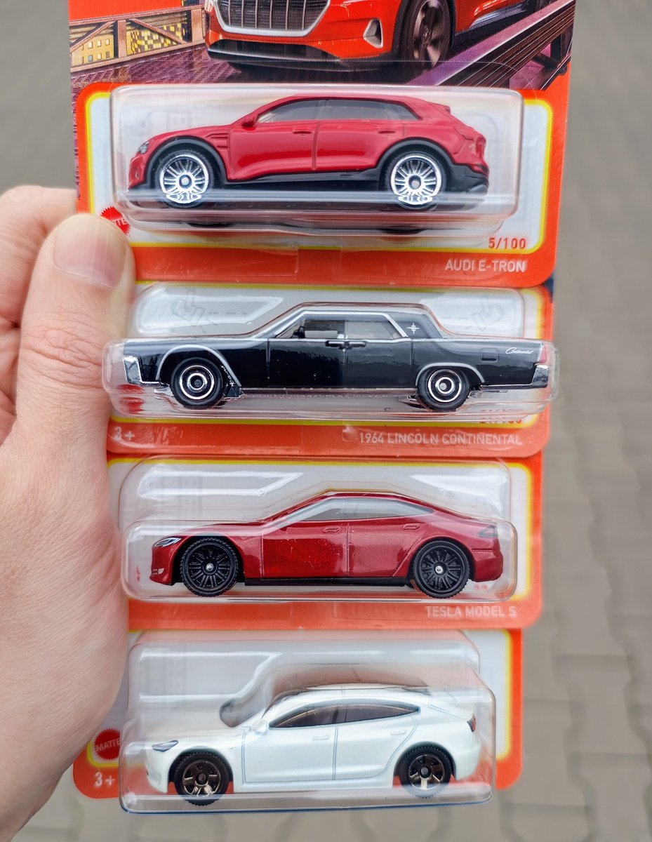 V8 i trzy smartfony.

#Matchbox