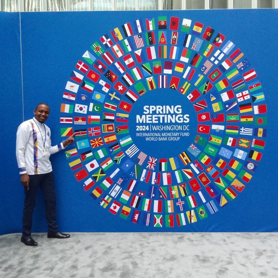 Avocado Farmers take part in the Global Efforts to cleanse the air from Carbon. Being a Global initiative, how can we as Avocado farmers progressively make the planet more livable?

Plant one More Avocado Tree today.

#worldbank
#SpringMeetings 
#makingtheplanetlivable