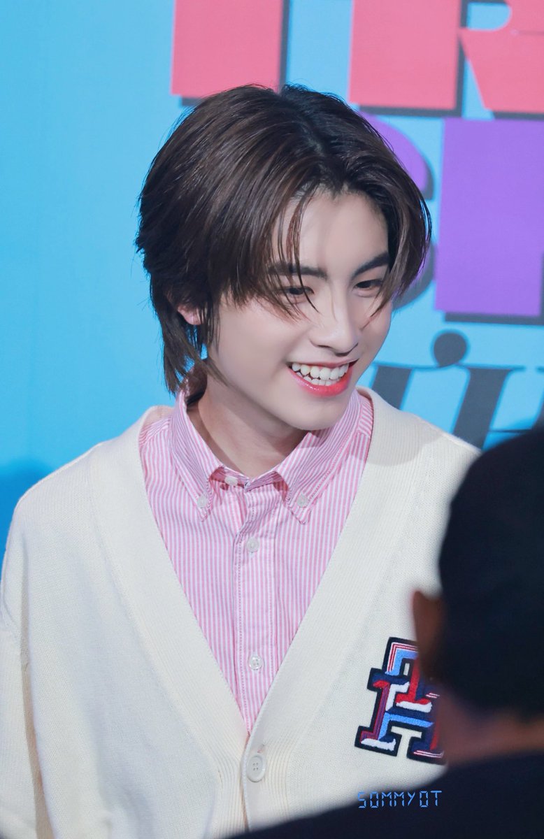 SomMyTt's tweet photo. เฮียภู                                                 คุณหนูนมผง https://t.co/6GTpipN6oN