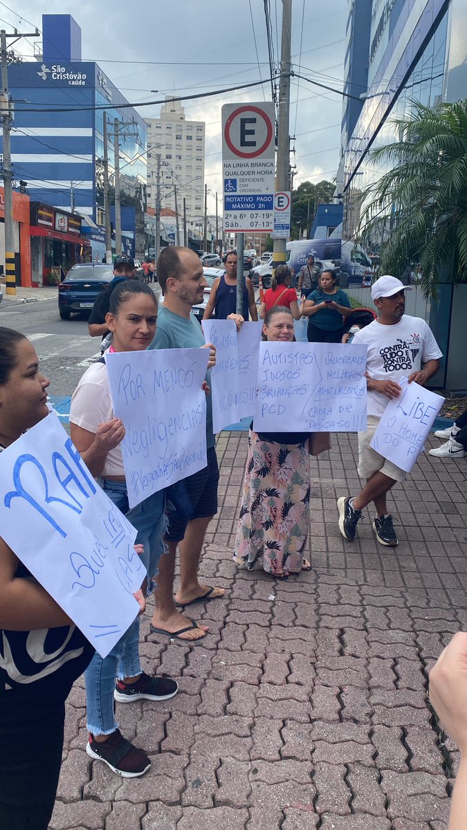 DINHABRITY's tweet photo. Plano de saúde são Cristóvão !!’ 
Que vergonha !! Chega de falta de respeito  com os beneficiários !!! 

Queremos melhores
Condições de
Atendimento / 
Rafael quer ir para
Casa !!! Libera o
Home care do rafa !!! 

Compartilhem !!!! https://t.co/bEWJX73nV9