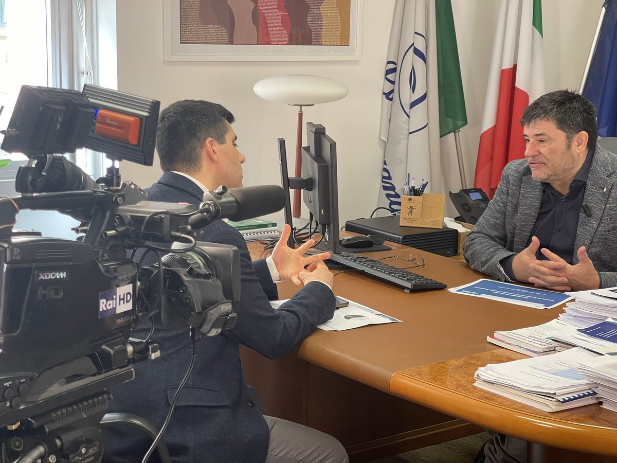 Oltre il 76% delle #imprese artigiane lombarde ha alzato gli #stipendi ai propri #lavoratori, oltre gli #aumenti previsti dai rinnovi dei #contratti collettivi. Ne parliamo al #GR di @RadioRai e stasera alle 19 nel #tg serale di @Rai3 Lombardia