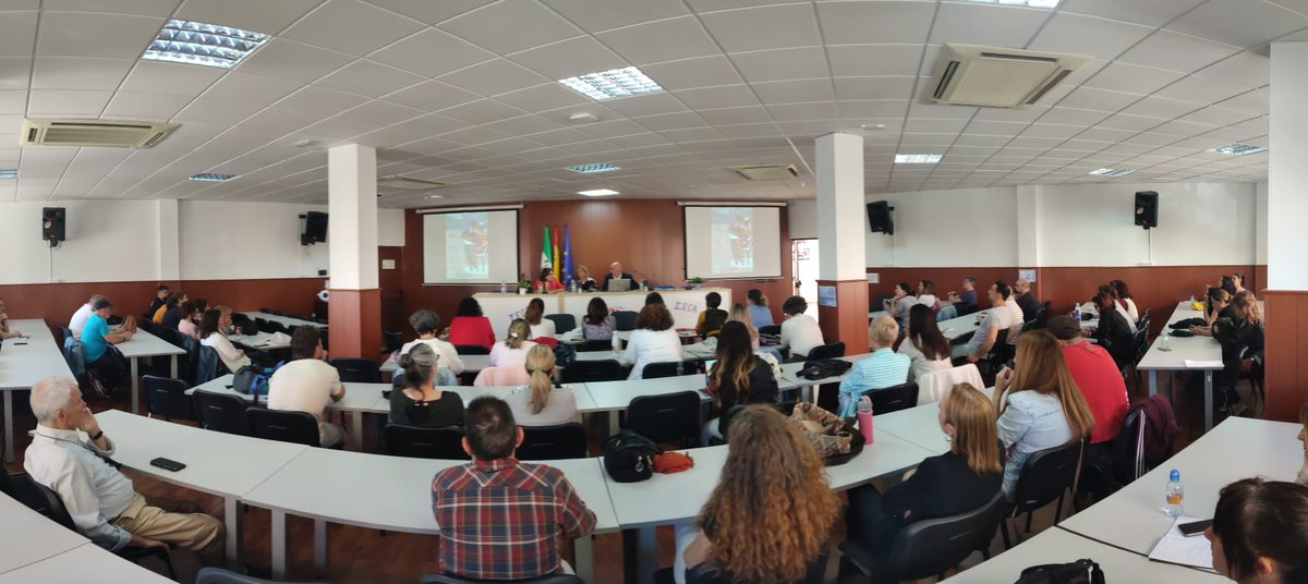 CEPdeCadiz's tweet photo. Esta tarde hemos contado con el apoyo de la delegada territorial, Isabel Paredes, y nuestra inspectora, Carmen Crespo, en la inauguración de la #xviiedicionflamenco @CEPdeCadiz #flamencoyteatro @DGTaTEd @EducaAnd https://t.co/DRporHHLBZ