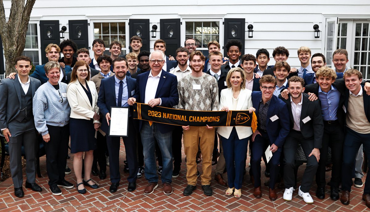 Thanks to <a href="/GovTimWalz/">Governor Tim Walz</a> and <a href="/GwenWalz/">Gwen Walz</a> for hosting us on 𝙎𝙩. 𝙊𝙡𝙖𝙛 𝙈𝙚𝙣'𝙨 𝙎𝙤𝙘𝙘𝙚𝙧 𝙏𝙚𝙖𝙢 𝘿𝙖𝙮 yesterday evening to continue the celebration of our national title! 🏆

GALLERY: athletics.stolaf.edu/galleries/mens…

#UmYahYah | #OlePride | #d3soc