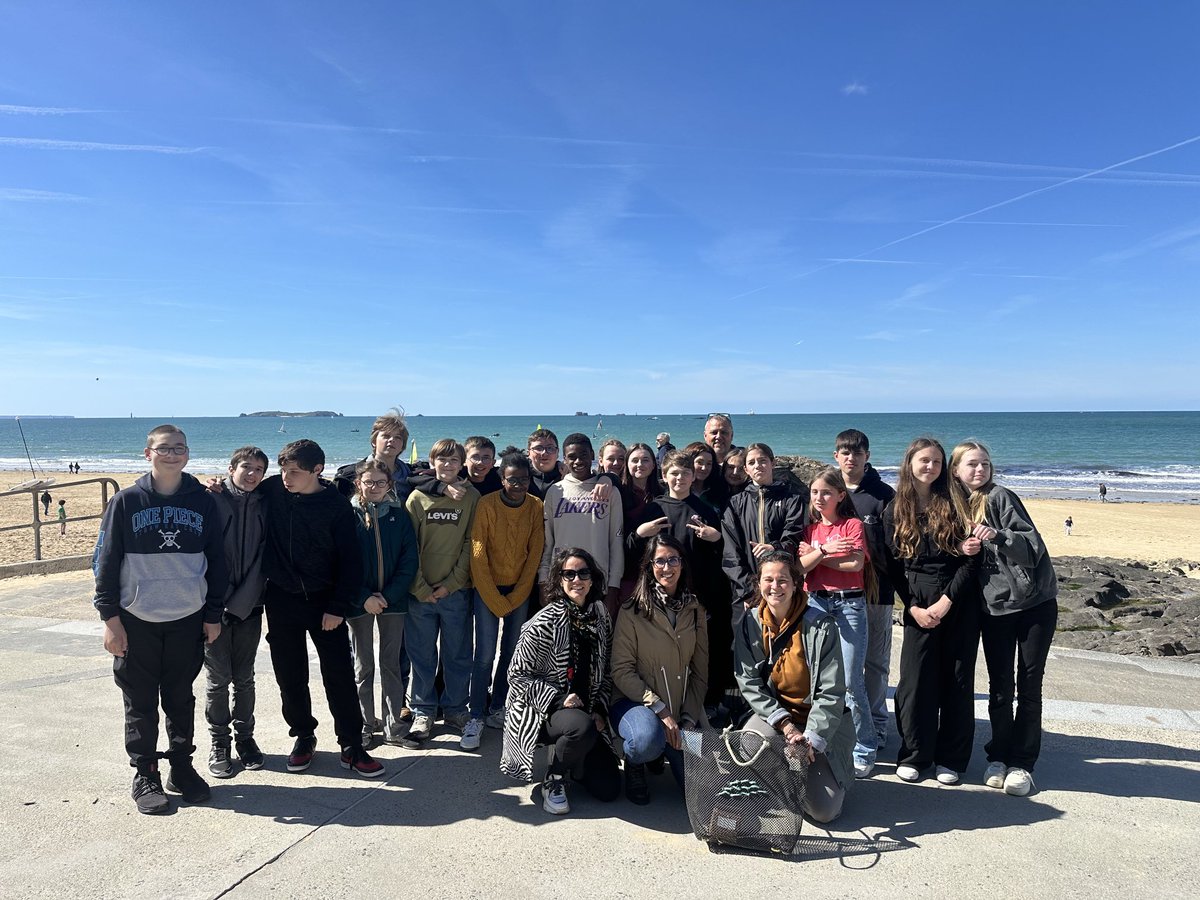 LucasSophie7's tweet photo. Accueil d’une délégation de 2 techniciennes portugaises Tania et Mariana par nos élèves 4ème AME sur le site de la Hoguette. Découverte de l’aire marine éducative🐠.⁦@acrennes⁩ ⁦@DavidGuillerme⁩ ⁦@VilleSaintMalo⁩ ⁦@DRAEAC_Bretagne⁩ https://t.co/tmjnWBzE3Y