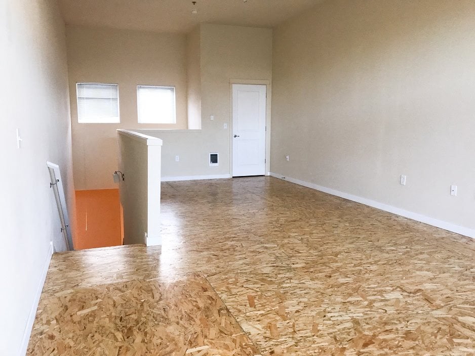 JakeSwope's tweet photo. Moving to Portland soon and found one of the most heinous apartments while searching online. They advertised on their website that they have hardwood floors. https://t.co/aELbC4O5Rw