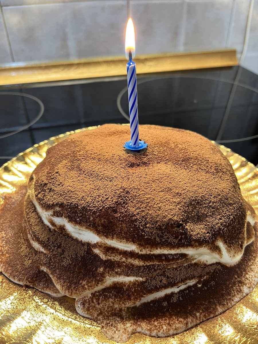PiramideRossa's tweet photo. E #buoncompleannoame…
.
.
.
con questo #dolce di #pancakes bagnato nel #caffè, #farcito e #ricoperto con #cremadimascarpone e #cacao …non so come chiamare questo frutto della mia #fantasia da #pasticcione. https://t.co/uwVMR3U5h6