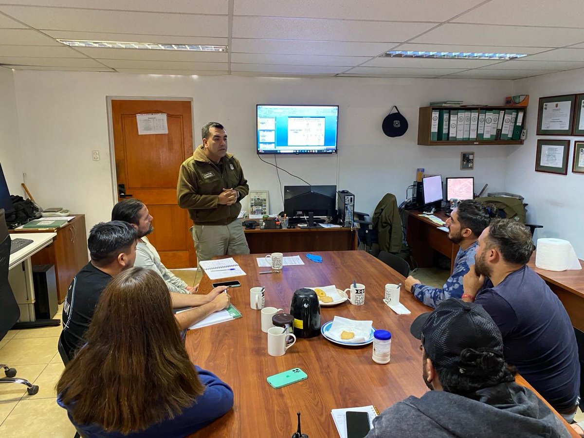CarabIIIRegion's tweet photo. Para actualizar conocimientos y fortalecer competencias, respecto del trabajo pericial e investigativo, 👮🏻‍♂️Labocar capacita personal de Secciones de Investigación Policial #Chañaral, #Copiapó, #Vallenar y #ElSalvador. https://t.co/rJQ2pRnDiL
