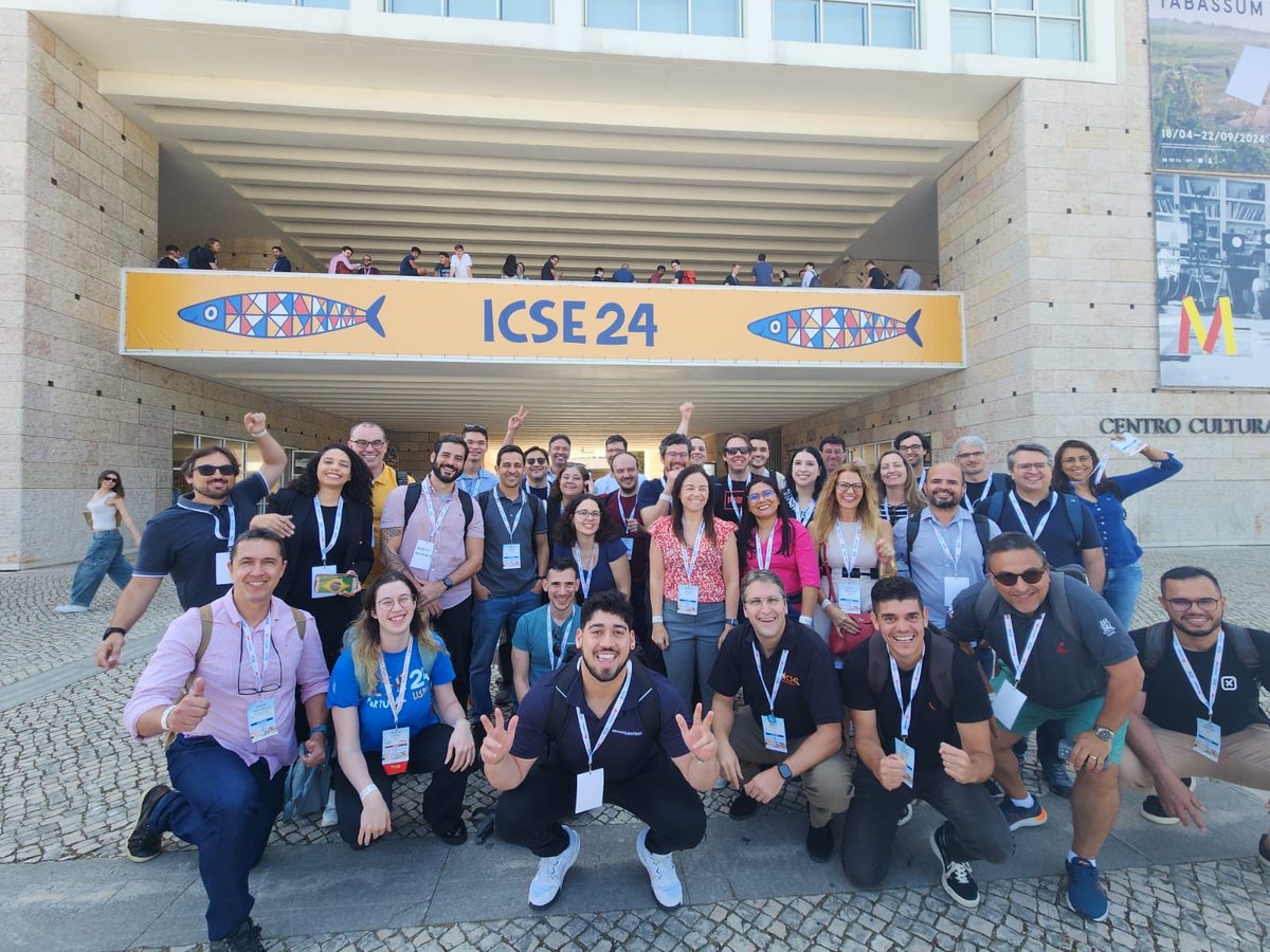 The special <a href="/ICSEconf/">ICSE</a> moment when Brazilians get together for a picture! 🇧🇷💪 Do you know where is ICSE2026? Rio de Janeiro ❤️