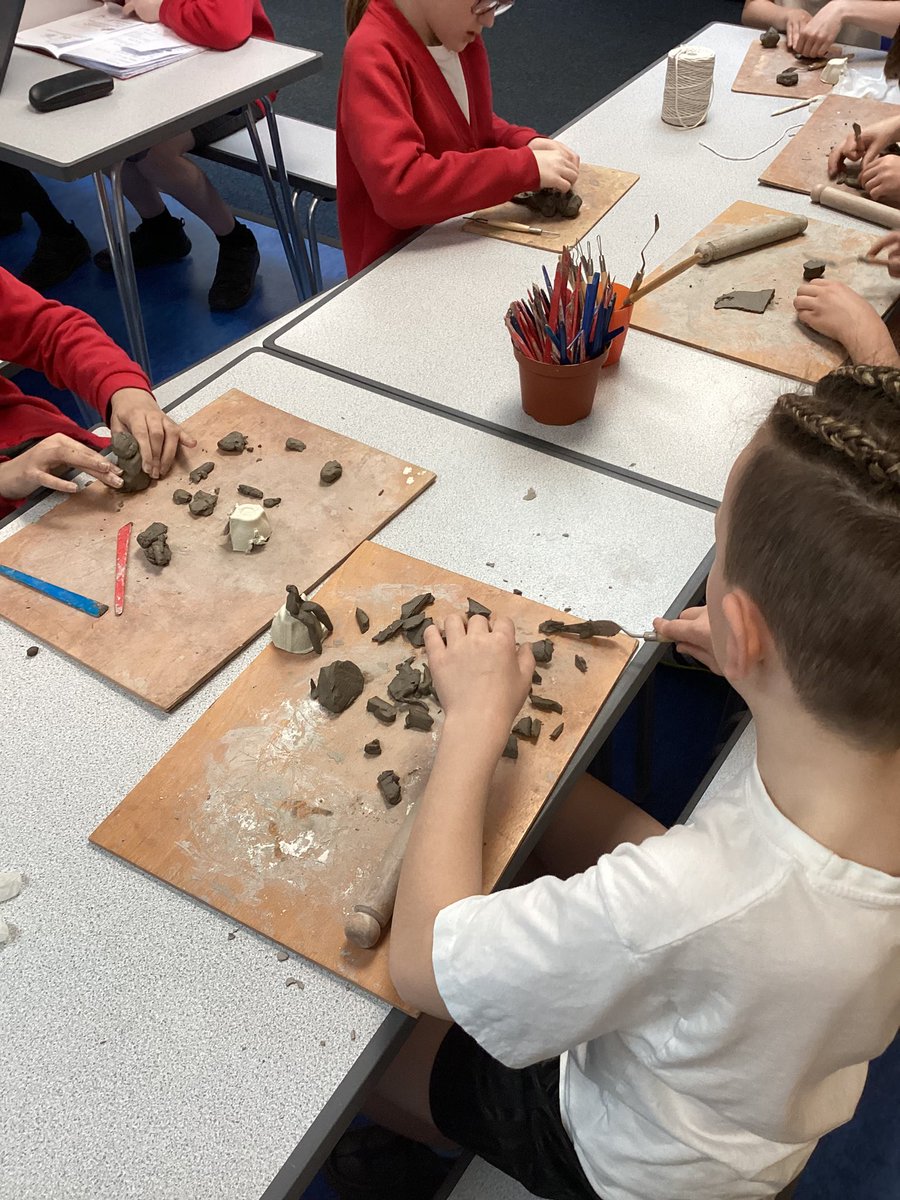 MoorlandsHudds's tweet photo. Today, as part of our art topic ‘The art of display’, Year 4 became sculptors, designing clay figures on plinths as though they were gazing up at a giant sculpture! They created some excellent poses and captured a viewers perspective brilliantly. #mspyr4art #claysculpture #plinth https://t.co/Iy0ZyBsOSB