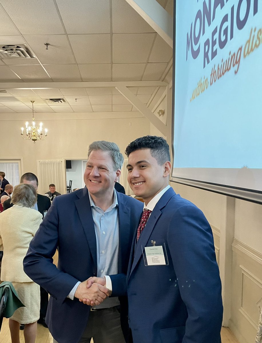 GovChrisSununu's tweet photo. The Monadnock Economic Development Corp takes an all of the above approach to strengthening the economy of the region. From child care and housing to workforce development, the organization is a powerhouse in growing the economy of the 40 towns it serves. Awesome to see! https://t.co/04WVfICtZG