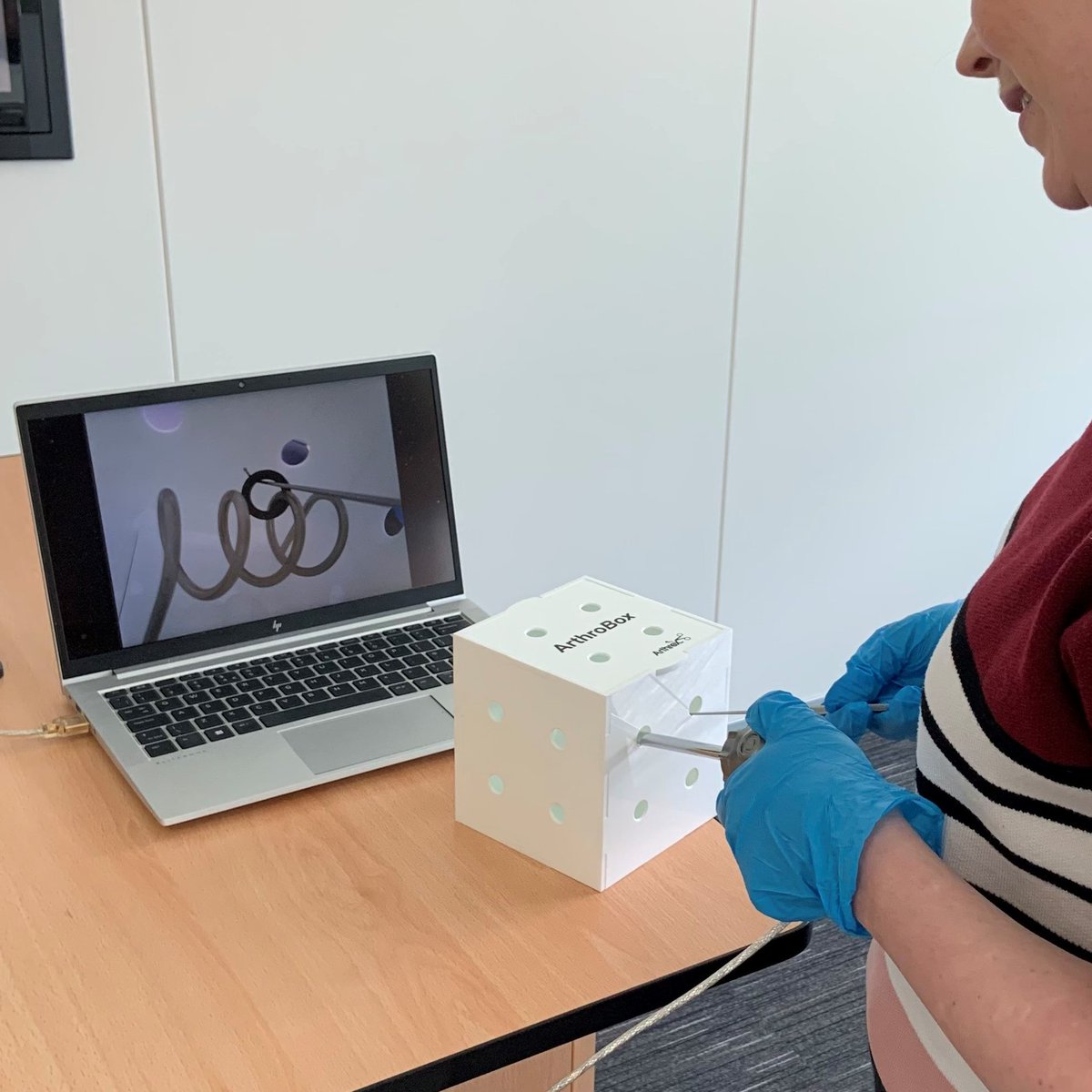 The second group of Scottish Trauma and Orthopaedic trainees are attending the Total Knee Arthroplasty course @scotsimcentre. They will be using @DePuySynthes VR headsets and @ArthrexMedEd #Arthrobox @NHS_Education @paton_catie #Learning #Simulation