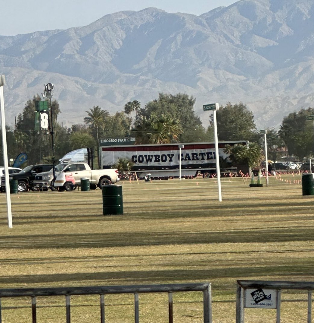 NOT A COWBOY CARTER TRUCK BEING SPOTTED AT COACHELLA, GET UP😭😭😭