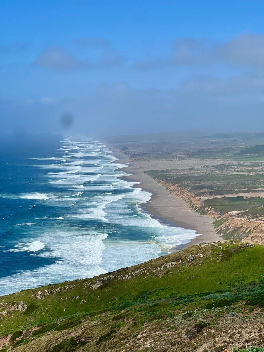 The rugged beauty of California coastline is on full display as you stand at the Point Bonita Lighthouse, a reminder of the power and beauty of nature.
#United States  #San Francisco Nearby Attractions #Lighthouse
