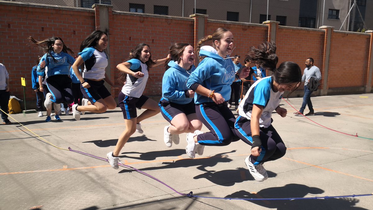 Celebramos el #DíadelaEducaciónFísicaenlaCalle, una jornada llena de diversión y aprendizaje en colaboración con el alumnado de 2º del Grado de Educación de la @feyts_uva. Gracias por vuestro entusiasmo y dedicación! #JuntosSomosMás #JuntosEsMejor #LMSFamily #OlimpiadadeTalentODS