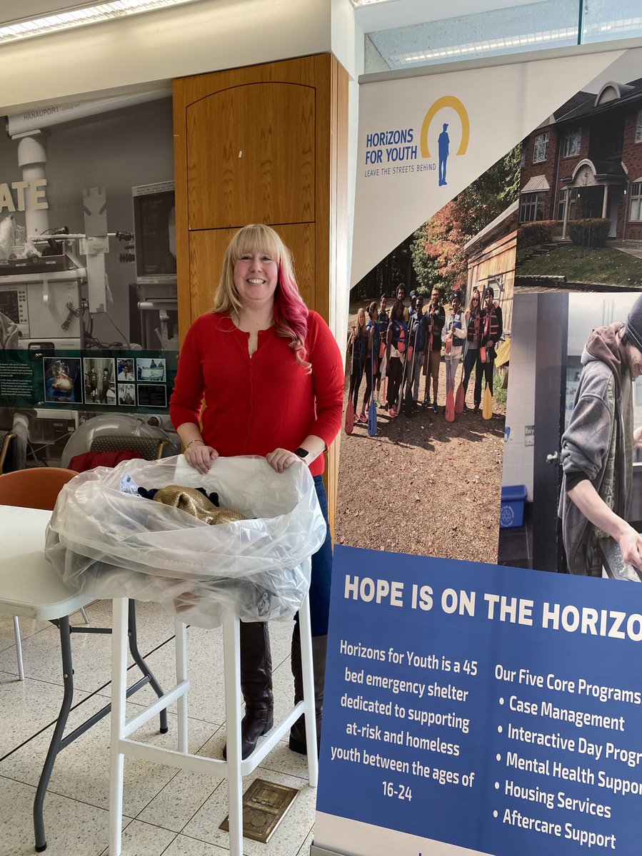 threads_uoft's tweet photo. We had the best time this week chatting with Angela from @horizons4youth !! 

Huge thank you to everyone that showed up and donated their gently used clothing, we collected over 30 lbs to be donated 🙏🏽 https://t.co/XCsDOg054a