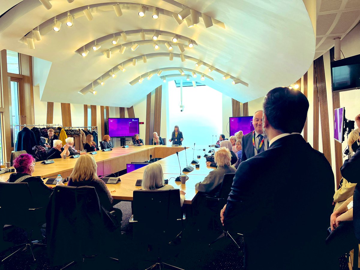 🏴󠁧󠁢󠁳󠁣󠁴󠁿 First Minister @HumzaYousaf met with WASPI women after #FMQs today alongside @S_A_Somerville at an event arranged by @haughey_clare. The FM has now written to @RishiSunak and @Keir_Starmer demanding an apology and full compensation. @theSNP stands with the WASPI women.