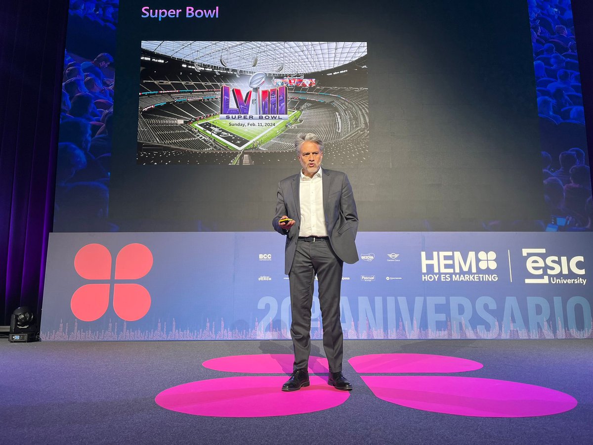 ESICBarcelona's tweet photo. "¿Por qué la #IA generativa es diferente? El reto de la creatividad es filosóficamente romper los esquemas." Alberto Granados, Country Manager - President @MicrosoftES #HEMESIC https://t.co/LUCLUAezyP