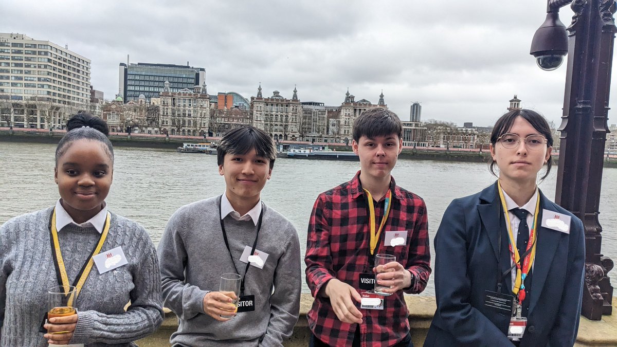 An enlightening day at the @UKHouseofLords for an @EngineeringAPPG meeting on Biomedical Engineering. 

Students met industry leaders, asked questions & connected with them on various topics.

Thank you to Lord Mair for inviting us & inspiring the next generation of engineers.