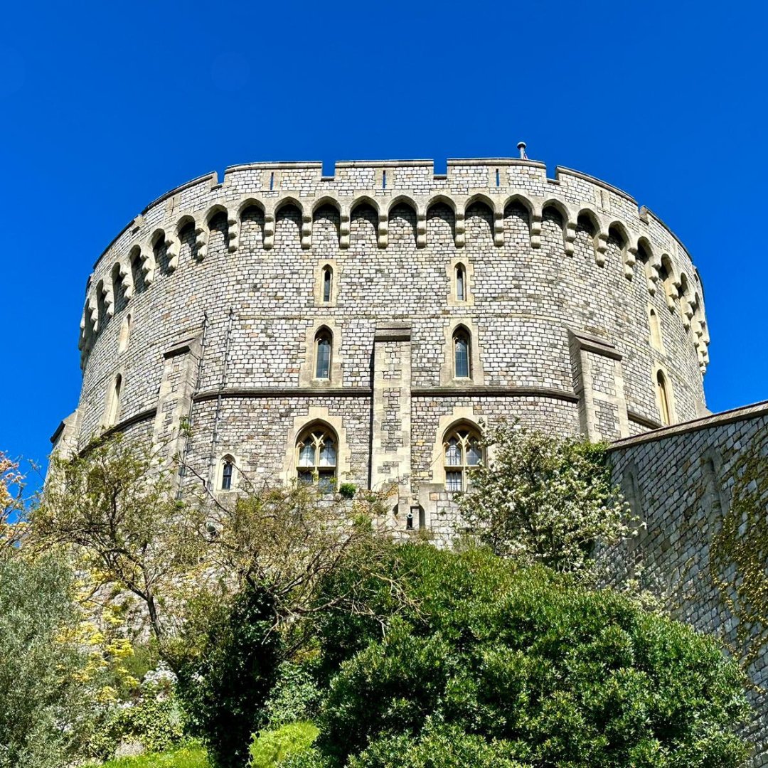 Clear blue skies today over 900 years of royal history and heritage at Windsor Castle!

Happy World Heritage Day to all! 

📷 Danny Parlour, London Blue Badge Tourist Guide

#worldheritageday #heritage #history #touristguides #windsorcastle #royalheritage