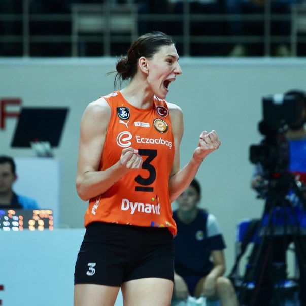 Boskovic voleybol camiasında peygamberliğini ilan ediyor resmen biat kaptanım🧎🏻