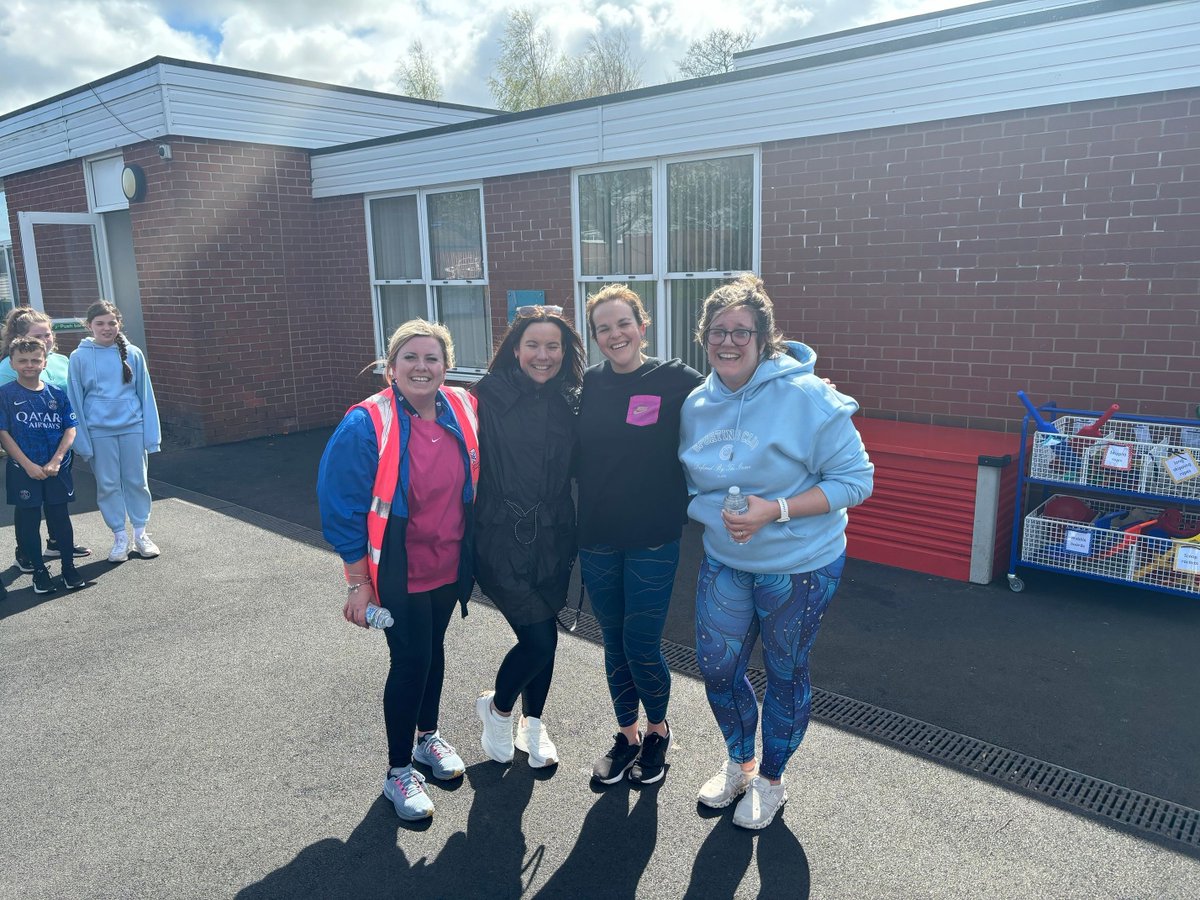 Mrs Richards, Mrs Hughes, Miss Fozard and Miss Danton-King ran from Deyes to @StGeorgesl31 as part of the Sefton #kNOwKnifeCrime campaign and our @College_Deyes students who helped behind the scenes. Well done to all schools and students who took part! 🏃‍♀️ 🏃 🎒