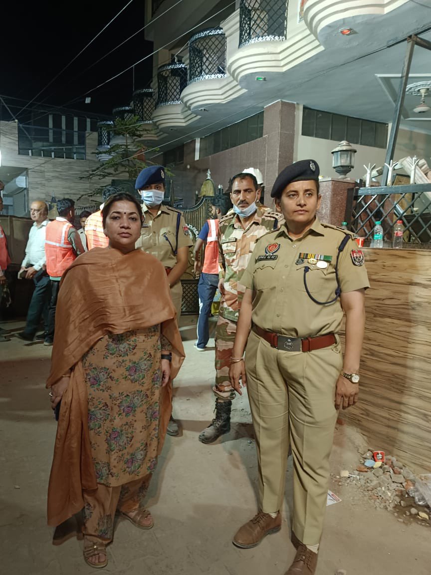 In the ongoing operation, 2 labourers have been rescued and all out efforts are underway for safe rescue of others trapped in the house collapse incident in Ropar. Expert teams along with police at site. Prayers for the safety and wellbeing of all involved. @PunjabPoliceInd