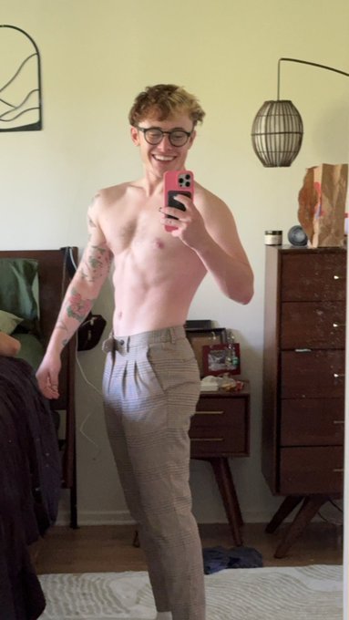 Good Morning :) https://t.co/sv1LlgwTlC